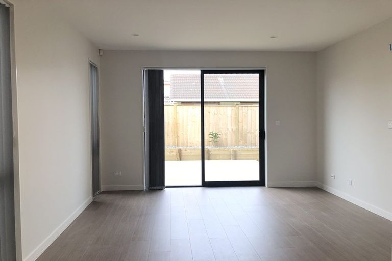 Photo of property in 6/21 Akoranga Drive, Northcote, Auckland, 0627