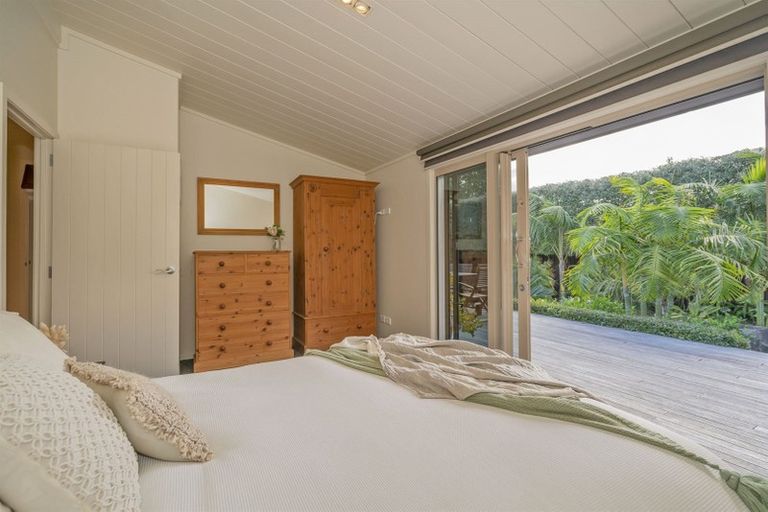 Photo of property in 16 Robinson Road, Whitianga, 3510