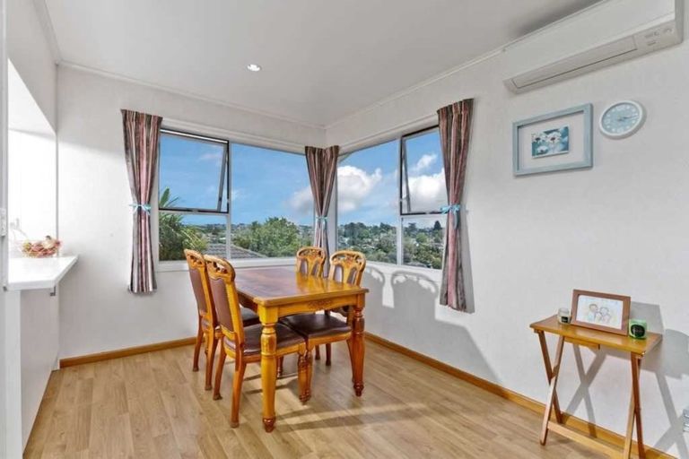 Photo of property in 4 Cheval Drive, Totara Vale, Auckland, 0629