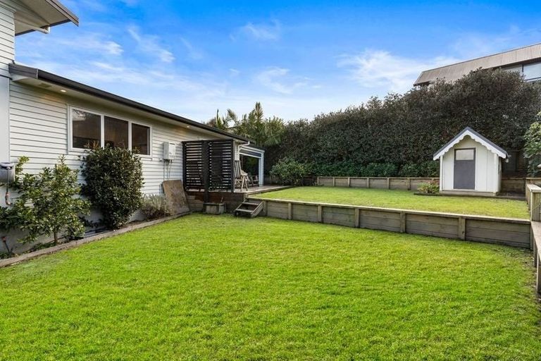 Photo of property in 23 Helleur Road, Massey, Auckland, 0614