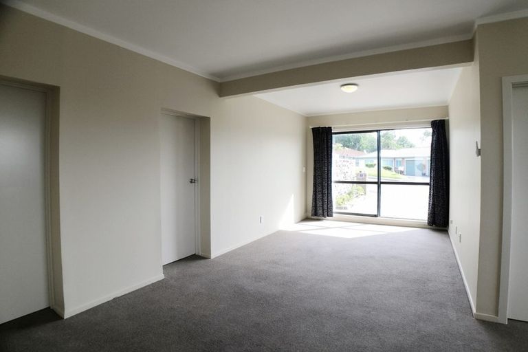Photo of property in 67 Lincoln Park Avenue, Massey, Auckland, 0614