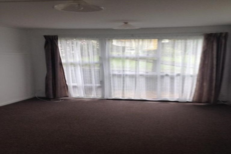 Photo of property in 16 Crompton Road, Massey, Auckland, 0614