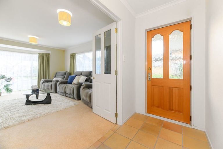 Photo of property in 112 Buscomb Avenue, Henderson, Auckland, 0610