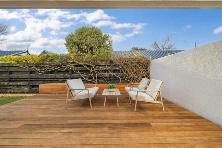 Photo of property in 2/212 Springfield Road, St Albans, Christchurch, 8014