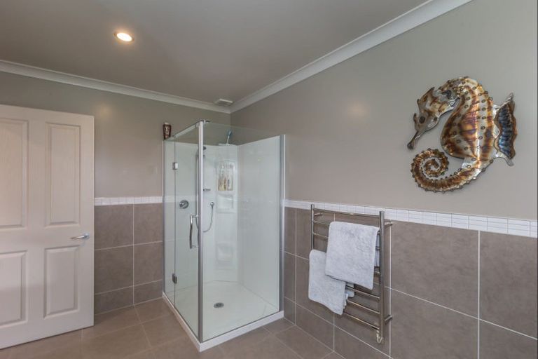 Photo of property in 22 Waipuna Grove, Levin, 5571