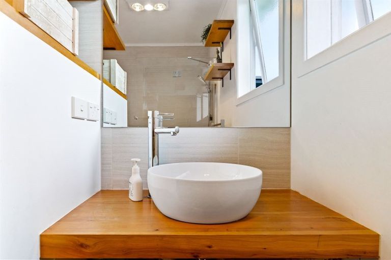 Photo of property in 45 Totara Road, Te Atatu Peninsula, Auckland, 0610