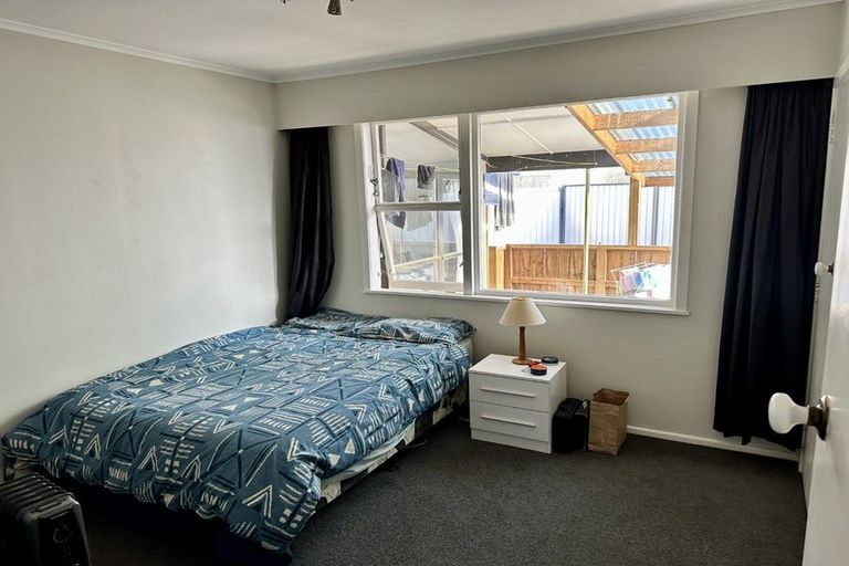 Photo of property in 2 Newcastle Street, Hokowhitu, Palmerston North, 4410