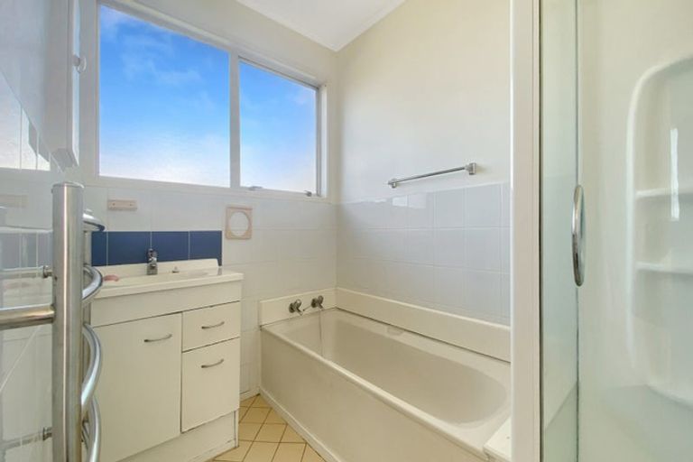 Photo of property in 12 Claverdon Drive, Massey, Auckland, 0614