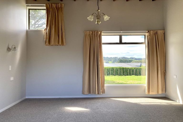 Photo of property in 69 Sunny Crescent, Huapai, Kumeu, 0810
