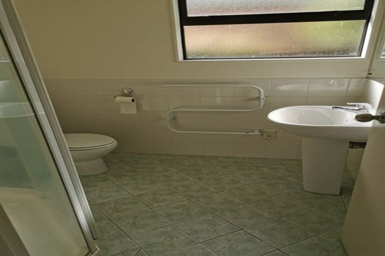 Photo of property in 70 Sturges Road, Henderson, Auckland, 0612