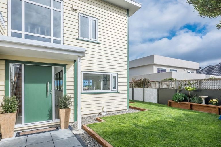 Photo of property in 11 Bay Lair Grove, Island Bay, Wellington, 6023