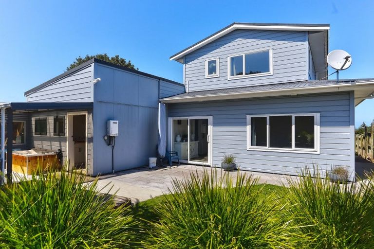 Photo of property in 8 Nukumaru Parade, Waiinu Beach, Whanganui, 4588