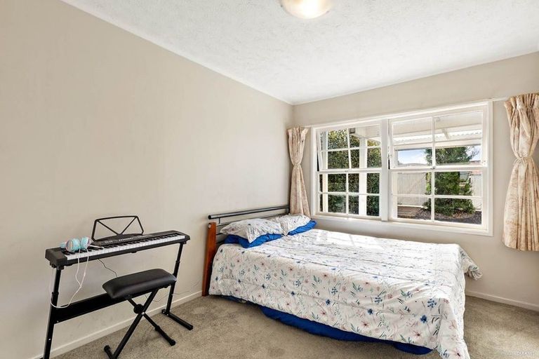 Photo of property in 73 Hutchinsons Road, Bucklands Beach, Auckland, 2014