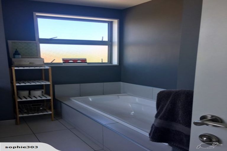 Photo of property in 128 Holly Road, St Albans, Christchurch, 8014