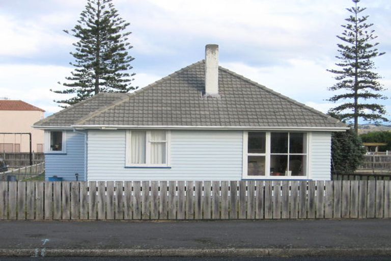 Photo of property in 1/156 Charles Street, Westshore, Napier, 4110