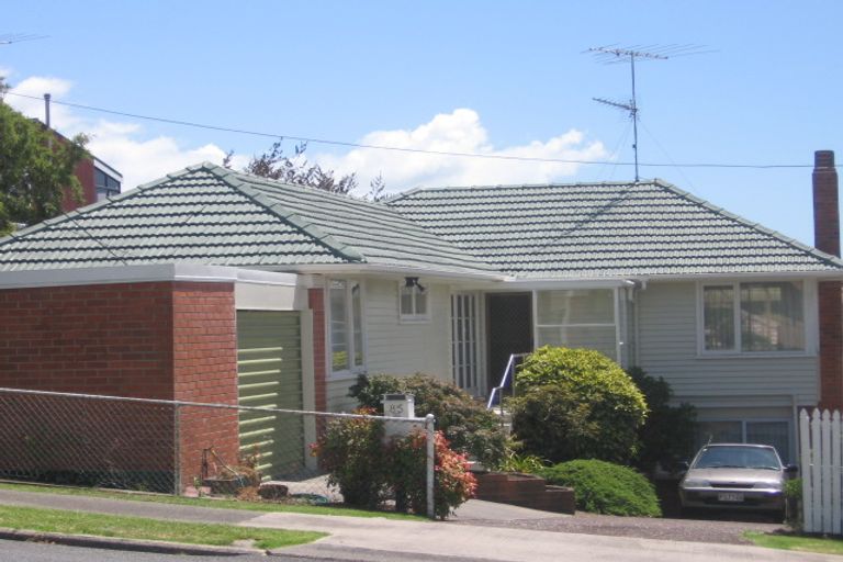 Photo of property in 2/85 Raleigh Road, Northcote, Auckland, 0627