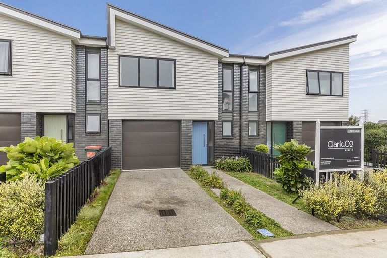 Photo of property in 28 Holystone Road, Whitby, Porirua, 5024