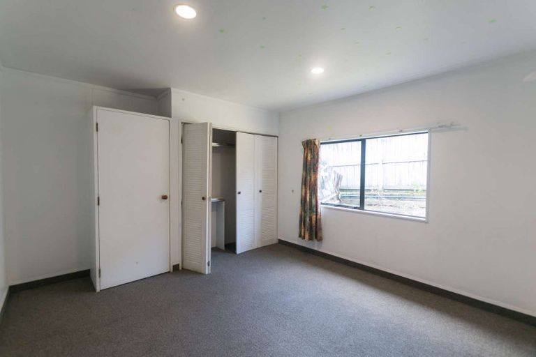 Photo of property in 1/30 Trojan Crescent, New Lynn, Auckland, 0600