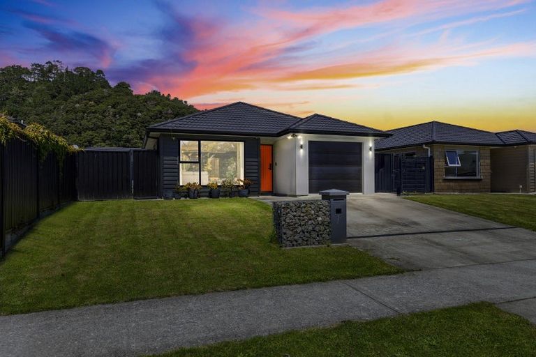 Photo of property in 7 Buddle Road, Wallaceville, Upper Hutt, 5018