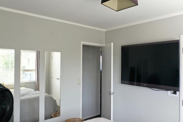 Photo of property in 2/51 Shakespeare Road, Milford, Auckland, 0620