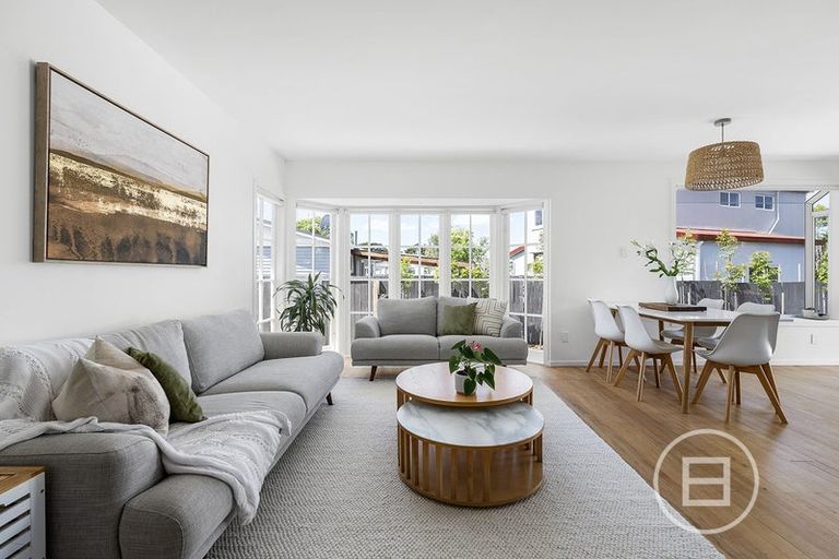 Photo of property in 27 Sylvia Road, Hillcrest, Auckland, 0627