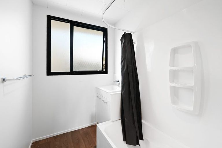 Photo of property in 18 Garland Drive, St Andrews, Hamilton, 3200