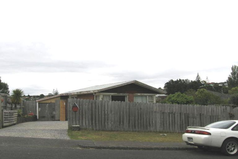 Photo of property in 16 Lyford Crescent, Sunnynook, Auckland, 0620
