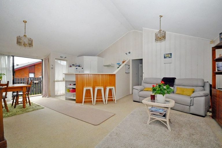 Photo of property in 2/288 Queen Street, Pukekohe, 2120