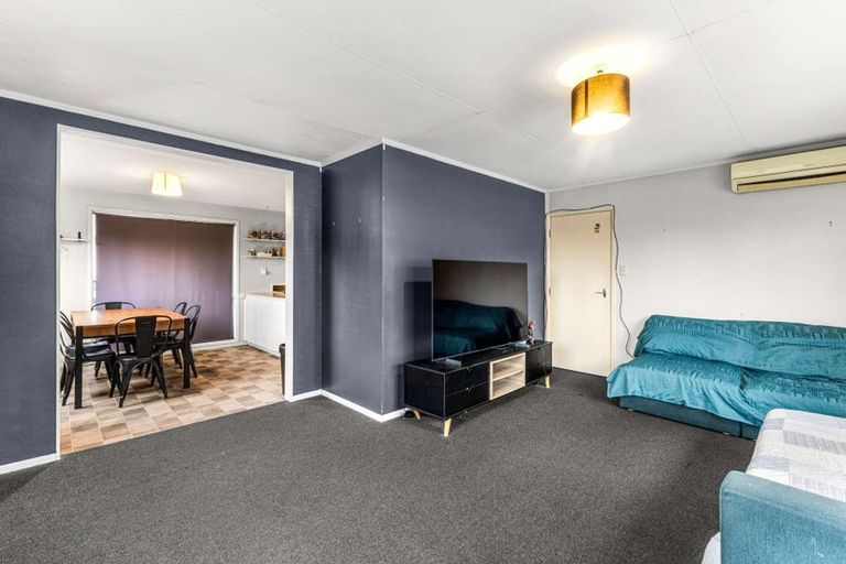 Photo of property in 42 Omata Road, Marfell, New Plymouth, 4310