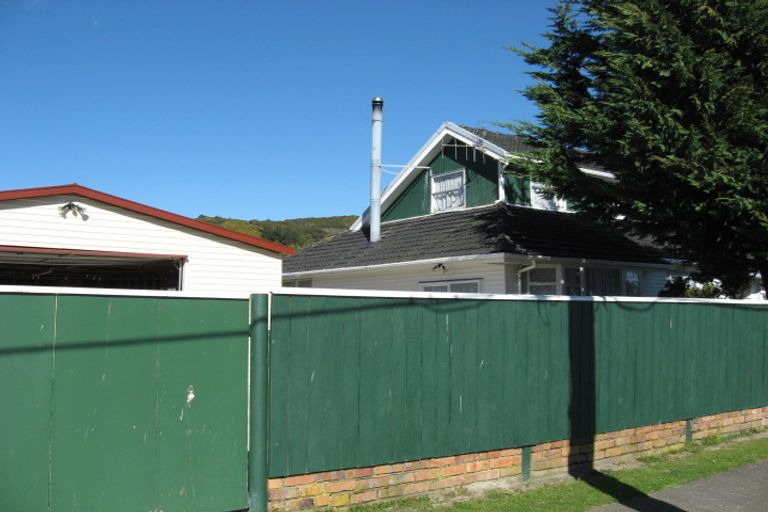 Photo of property in 4 Best Street, Wainuiomata, Lower Hutt, 5014