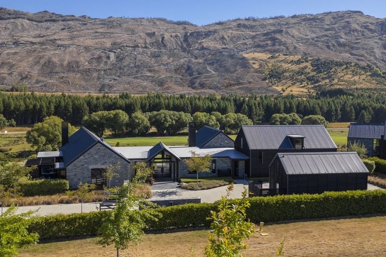 Photo of property in 11 Dalgleish Lane, Arrowtown, Queenstown, 9371