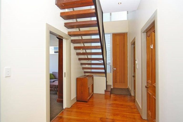 Photo of property in 54 Hawker Street, Mount Victoria, Wellington, 6011