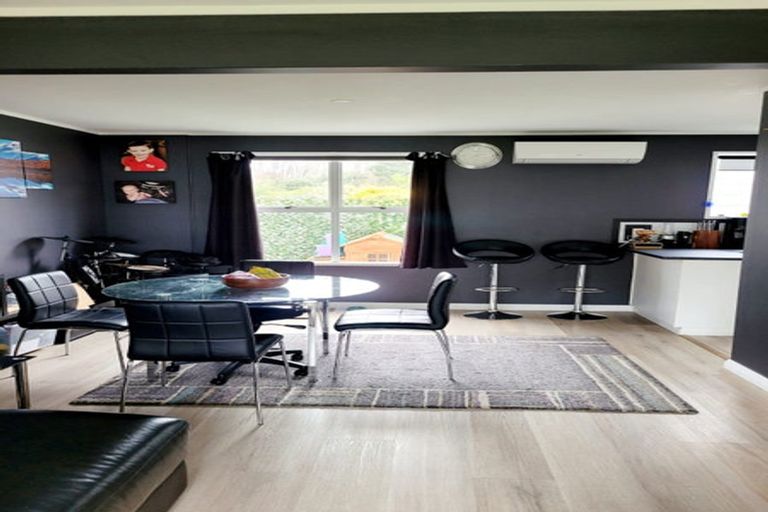 Photo of property in 2/3 School Road, Plimmerton, Porirua, 5026