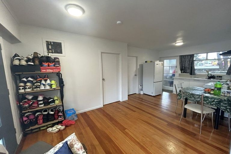 Photo of property in 2/16 Kaponga Crescent, New Lynn, Auckland, 0600