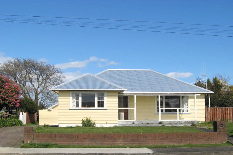 Photo of property in 8 Saint Annes Street, Levin, 5510