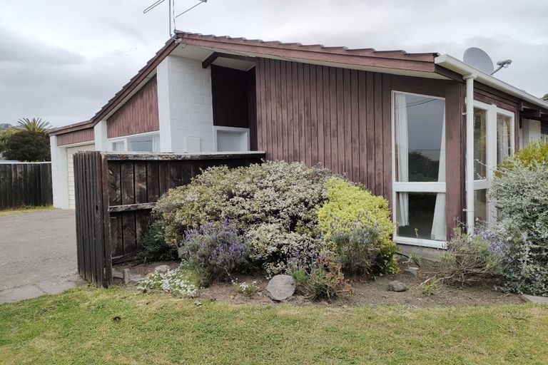 Photo of property in 1 Raekura Place, Redcliffs, Christchurch, 8081