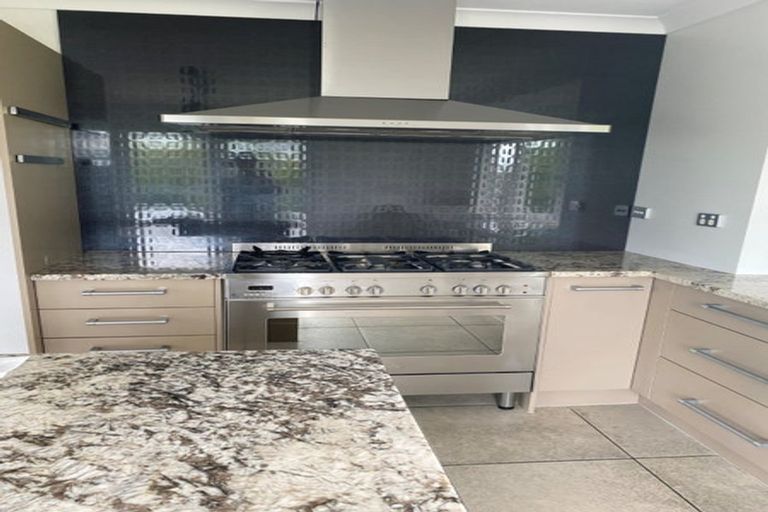 Photo of property in 26 West Lynn Road, Titirangi, Auckland, 0604