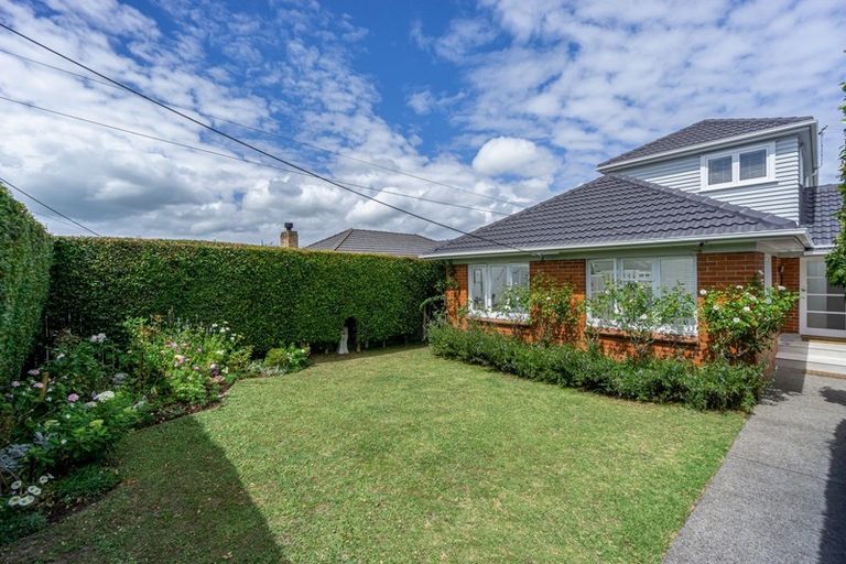 Photo of property in 5 Coronation Street, Belmont, Auckland, 0622