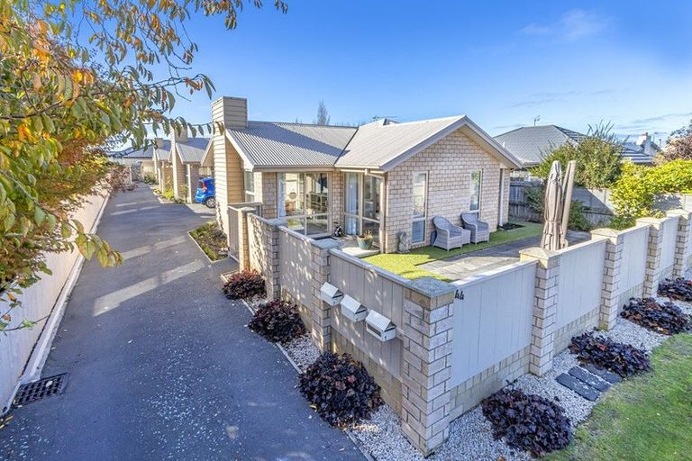 Photo of property in 1/44 Sawyers Arms Road, Northcote, Christchurch, 8052
