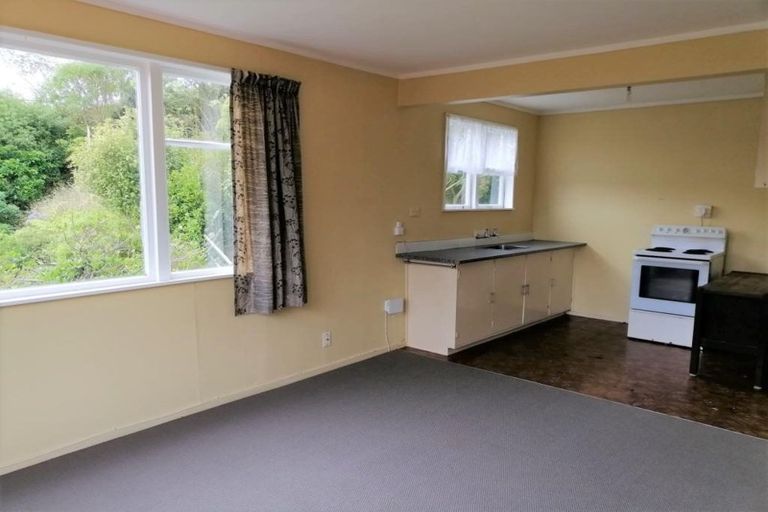 Photo of property in 72b Black Rock Road, Newlands, Wellington, 6037