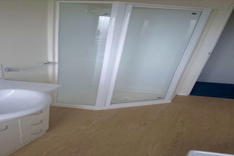 Photo of property in 2/23 Rata Street, New Lynn, Auckland, 0600