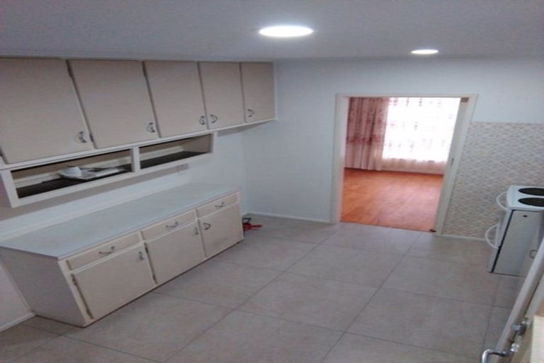 Photo of property in 1/41 Ellice Road, Totara Vale, Auckland, 0629