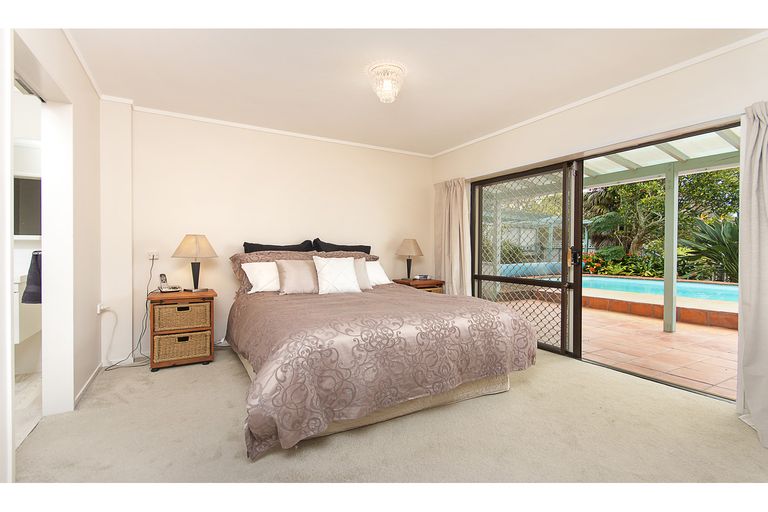 Photo of property in 25 Riverside Drive, Waiuku, 2123