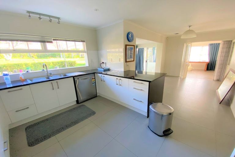 Photo of property in 78 Glenmore Road, Sunnyhills, Auckland, 2010