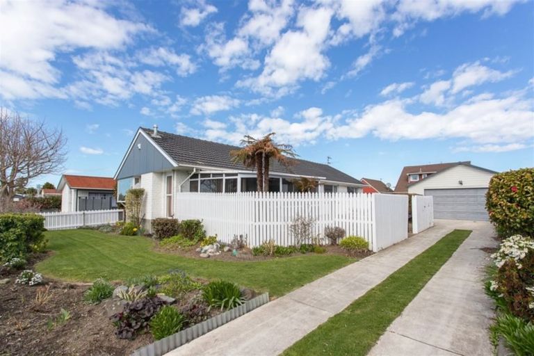 Photo of property in 9 Beeston Place, Redwood, Christchurch, 8051