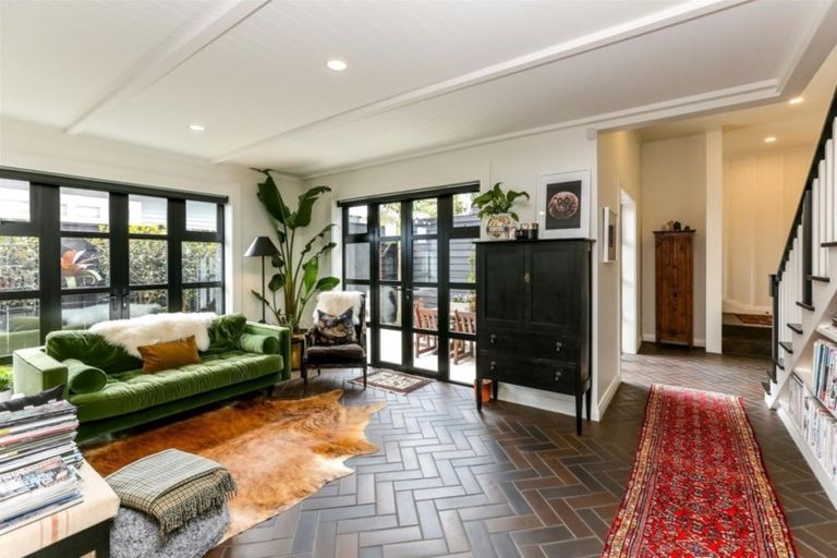 Photo of property in 20 Chilman Street, Strandon, New Plymouth, 4312