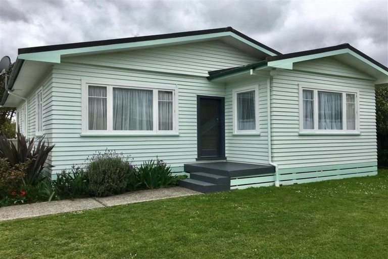 Photo of property in 38 Kirk Street, Otaki, 5512