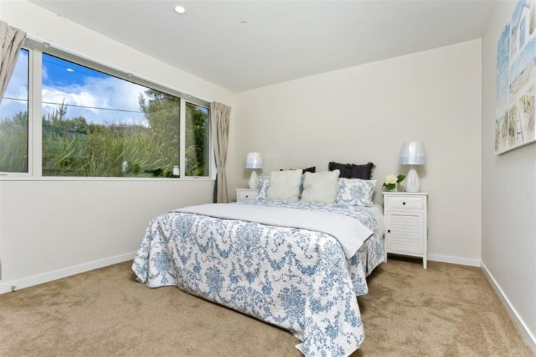 Photo of property in 519 East Coast Road, Murrays Bay, Auckland, 0630