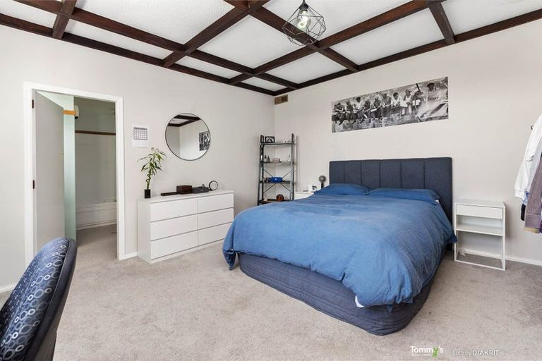 Photo of property in 17 Northland Road, Northland, Wellington, 6012