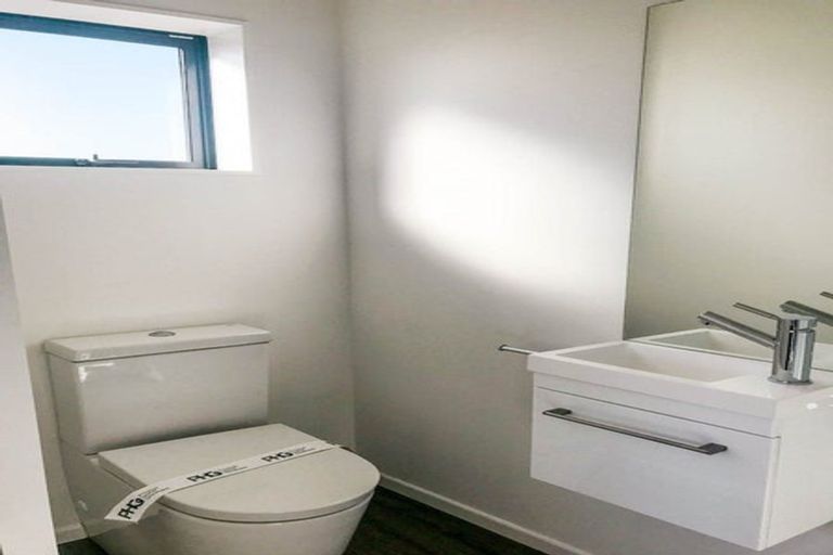 Photo of property in 4337a Great North Road, Glendene, Auckland, 0602